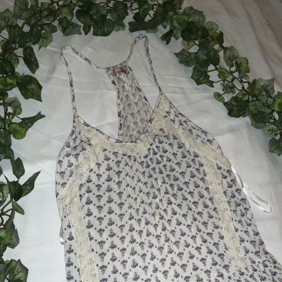 Botique White Laced and Patterned Flowy Tank Top - Picture 2 of 8